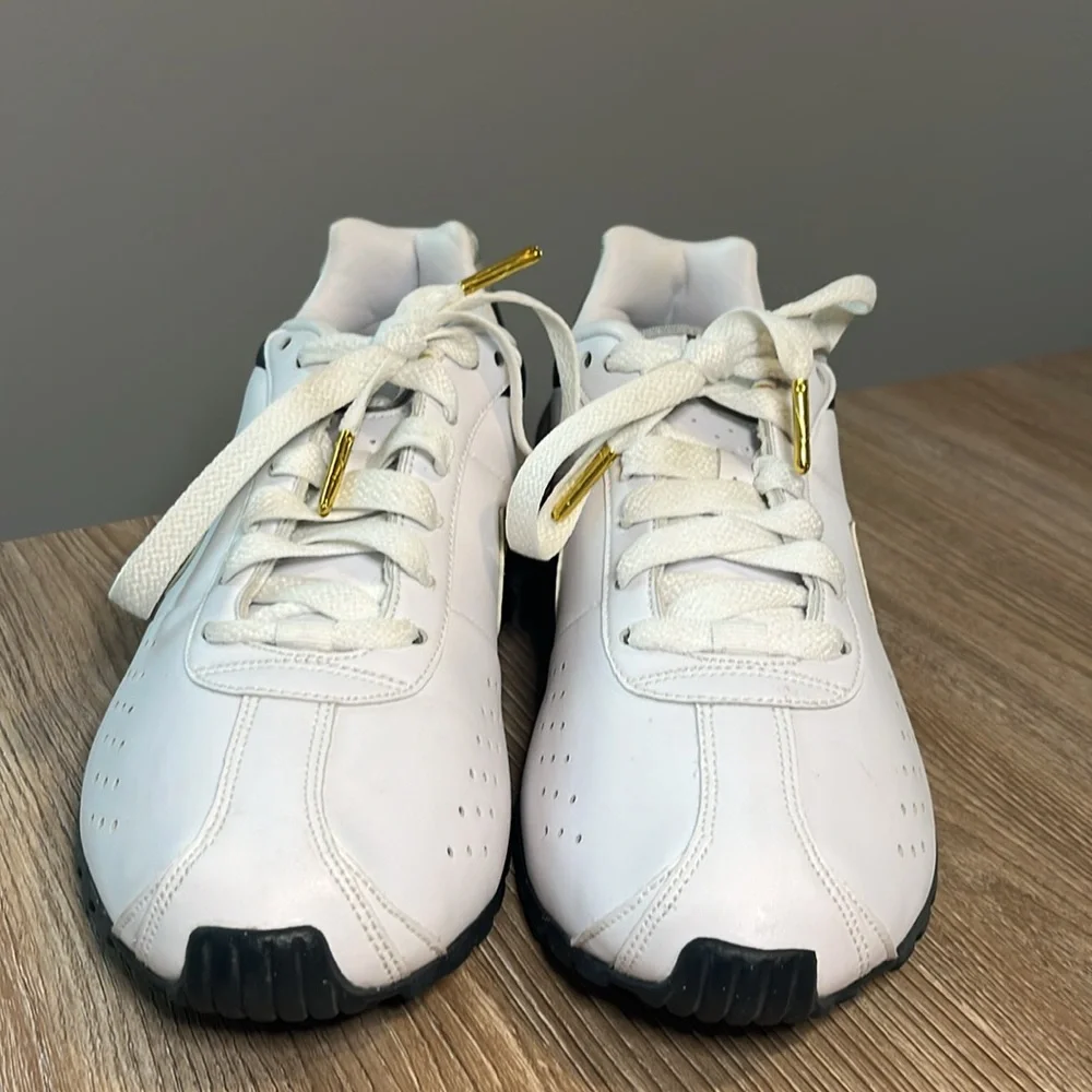 Nike Women’s Collectors Edition Gold Shox - Picture 5 of 10